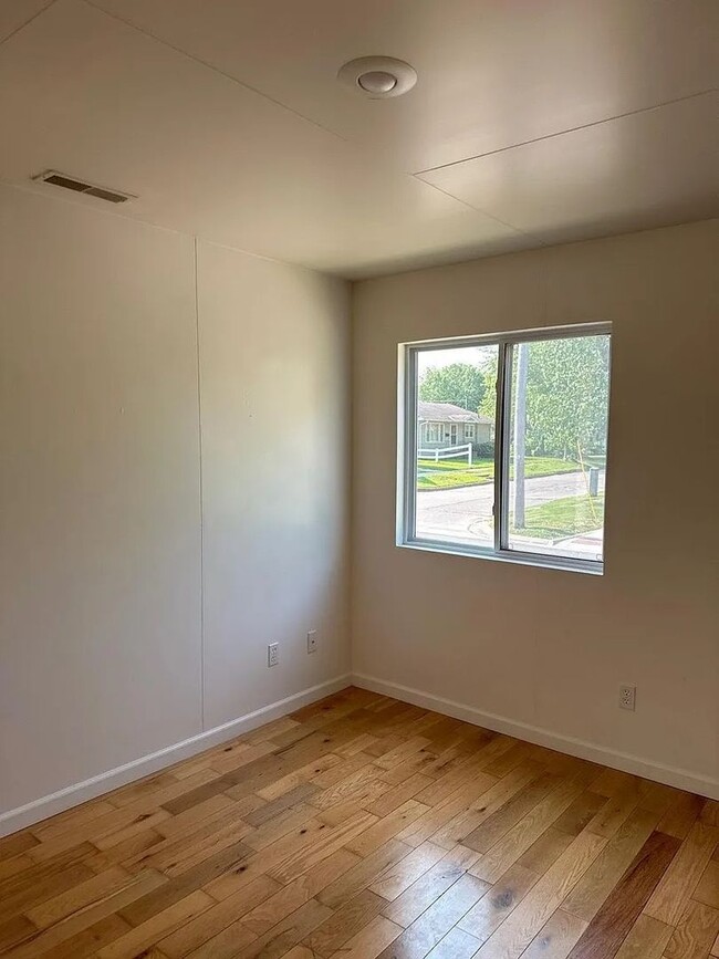 Building Photo - 701 N Florence St