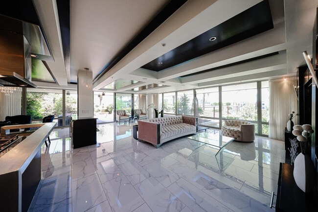Building Photo - 7157 E Rancho Vista Dr