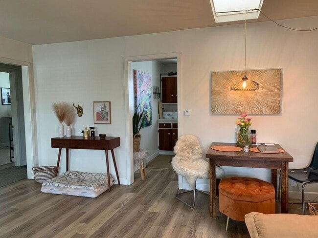 Building Photo - Charming 2Bd/1Ba Pleasure Point Cottage – Steps from the Ocean