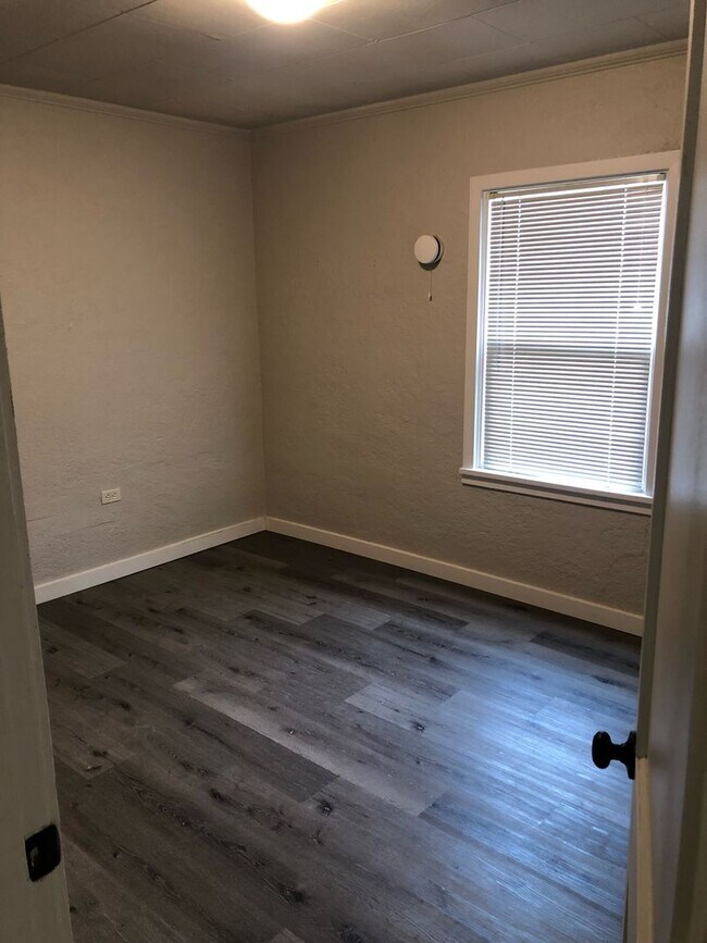 Building Photo - Del Norte Ave, Prineville, 1332-1336, OR