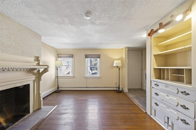 Building Photo - 17 E Parmenter St