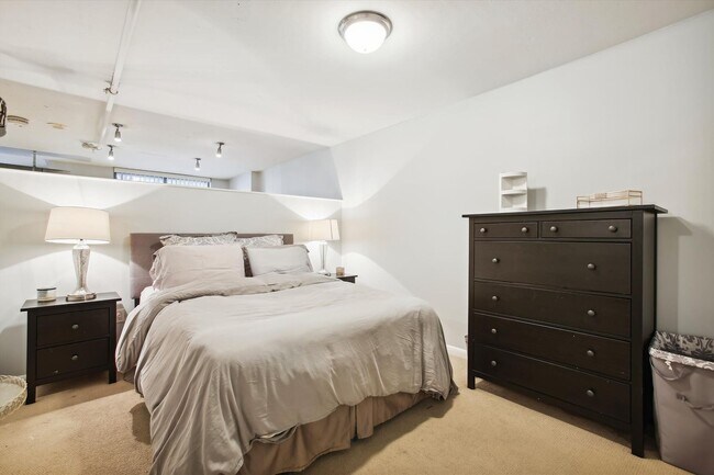 Building Photo - Incredible 1BR/1BA Condo INCLUDES Garage Parking in Vibrant Mount Vernon Triangle!