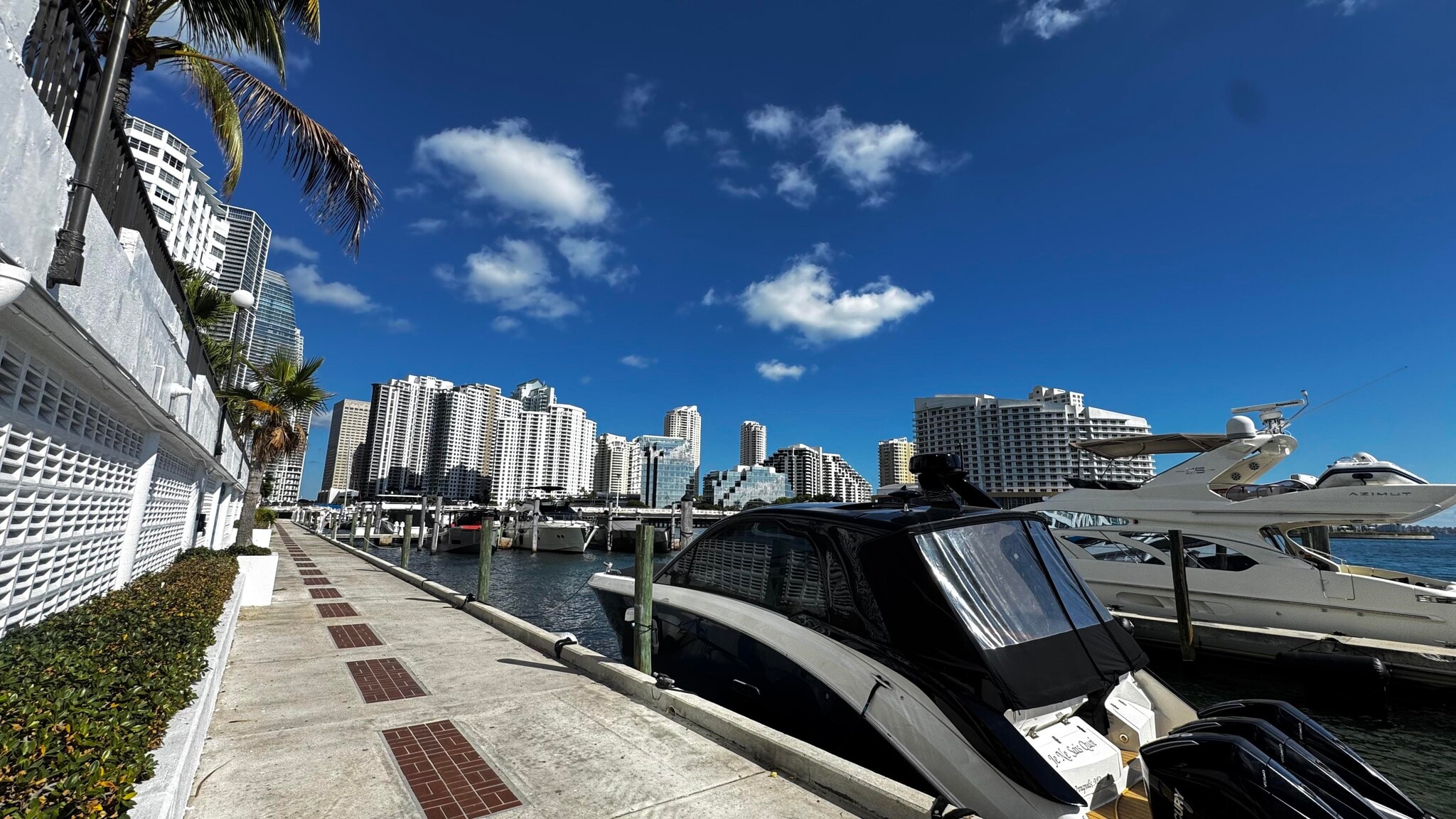 Building Photo - 801 Brickell Bay Dr