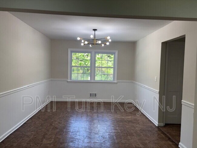 Building Photo - 127 Stockton Ave