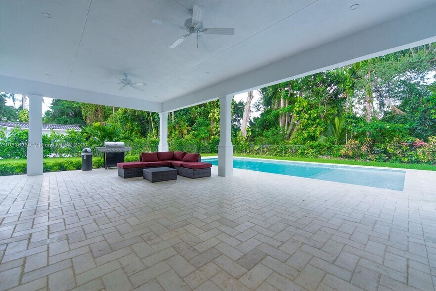 Building Photo - 4405 SW 64th Ct