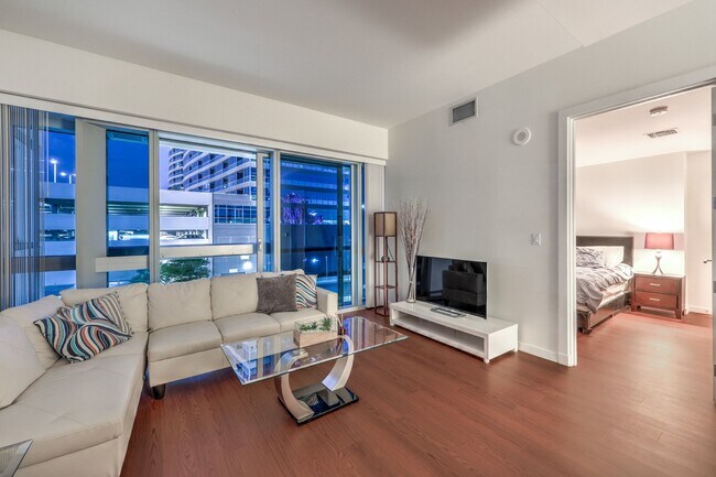 Building Photo - 4471 Dean Martin Dr
