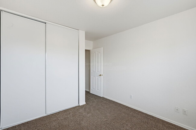 Building Photo - 8123 S Sunny Horizon Pl