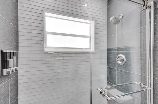 Building Photo - 2413 SW 58th Manor