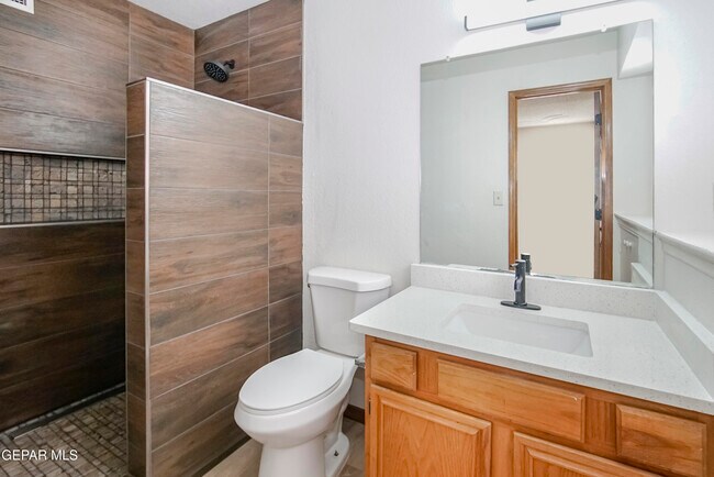 Building Photo - 929 Totonaca Ln