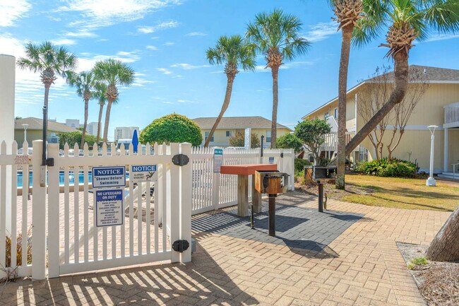 Building Photo - 775 Gulf Shore Dr