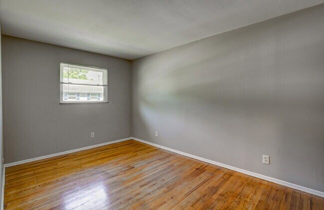 Building Photo - 1389 W Galbraith Rd