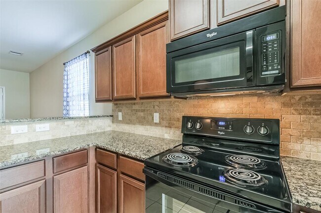Building Photo - 5114 Harbor Palm Dr