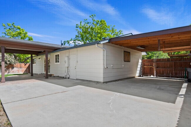 Building Photo - 1107 Beechwood Dr