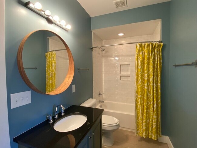 Building Photo - 906 Culpepper Ln