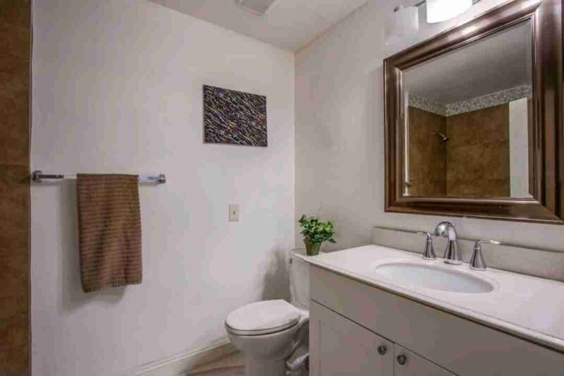 Building Photo - 5576 W Rochelle Ave.