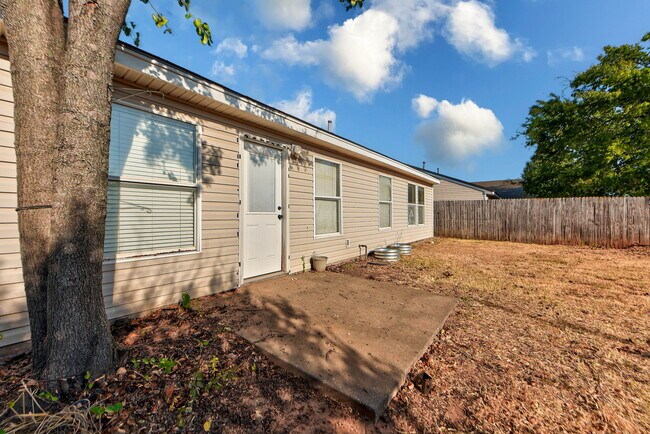 Building Photo - 1225 Briar Patch Way