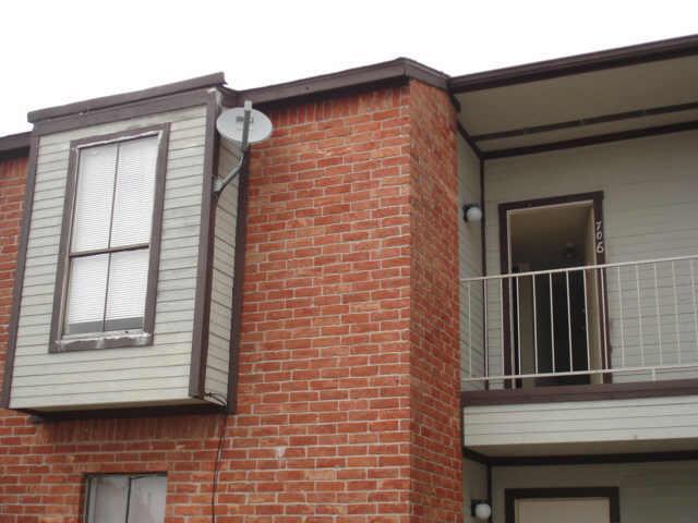 Building Photo - 13480 S Thorntree Dr
