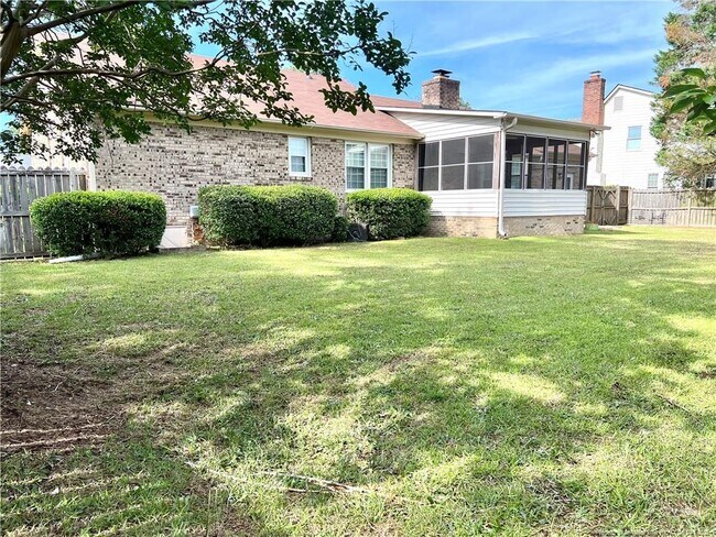 Building Photo - 6017 Lakeway Dr