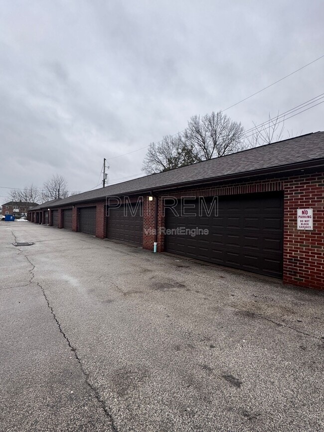 Building Photo - 2046 W Market St