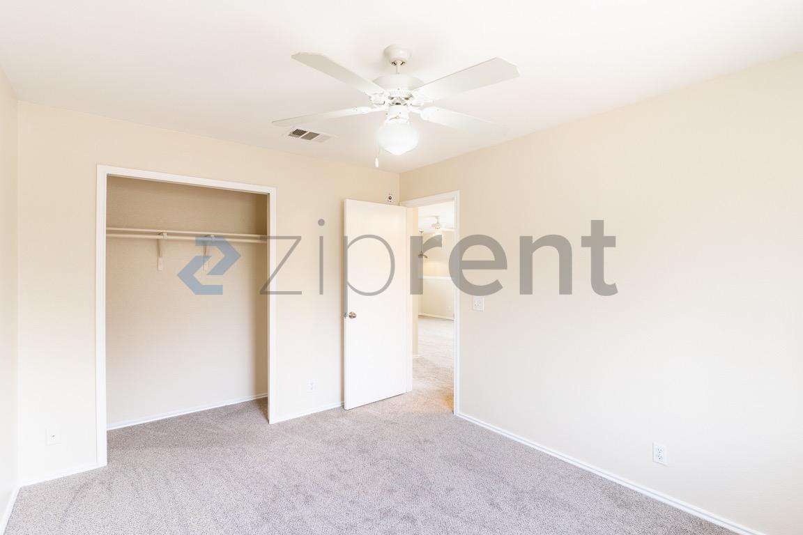 Building Photo - 412 Celery Loop