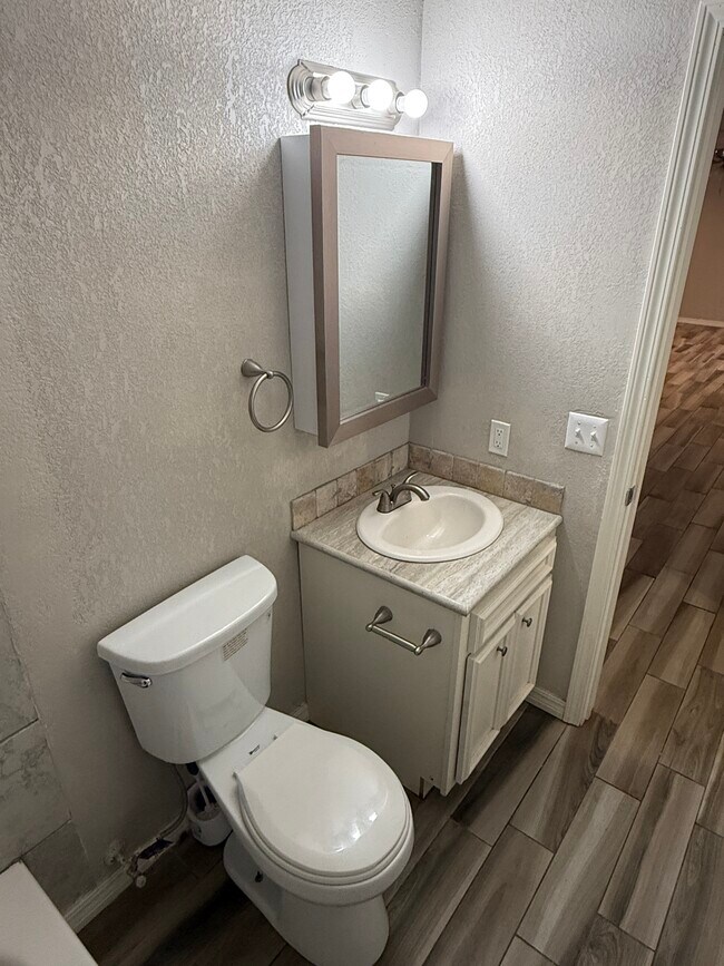 Building Photo - 819 Hardy Springs Cir