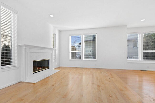 Building Photo - 3Bd/3Ba Seattle Townhome