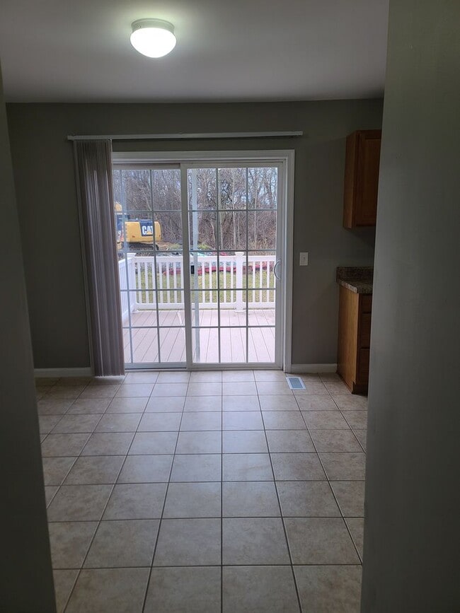 Building Photo - 3 Bedroom 2 1/2 bath Townhome for Rent in Waynesboro