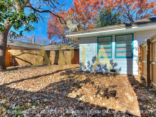 Building Photo - COMING SOON! 2 Bed/2 Bath Duplex Super Clo...