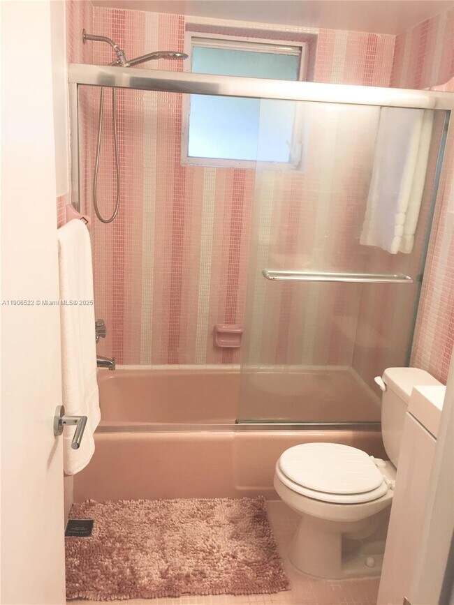 Building Photo - 1720 Funston St