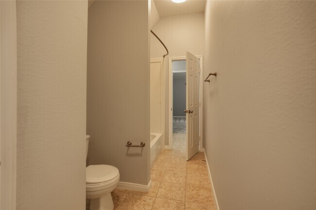 Building Photo - 2302 Marblecrest Ln