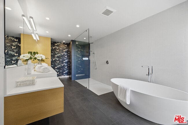 Building Photo - 6390 Quebec Dr