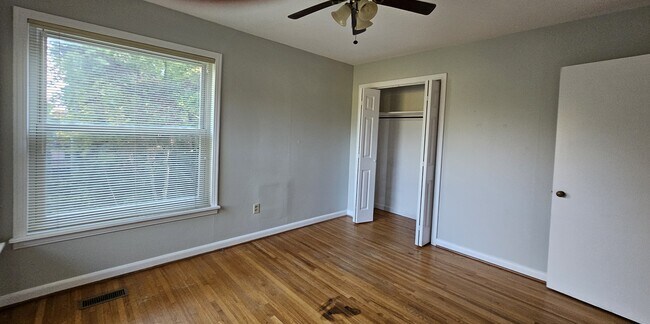 Back Bedroom - 2901 Lee Ave