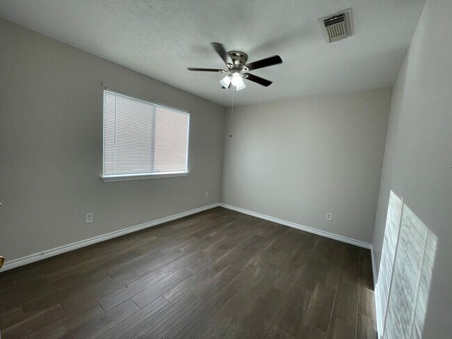 Building Photo - 21807 Paril Creek Dr