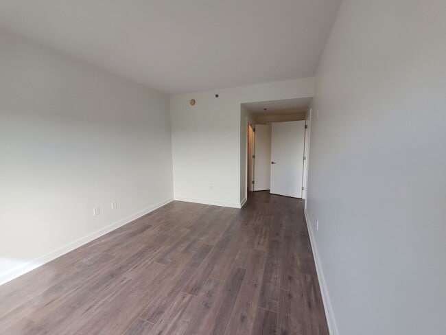 Building Photo - Renovated, centrally located and with lots...
