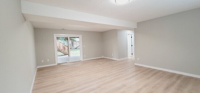 Building Photo - Stunning 4 bedroom House in an amazing location of Puyallup!