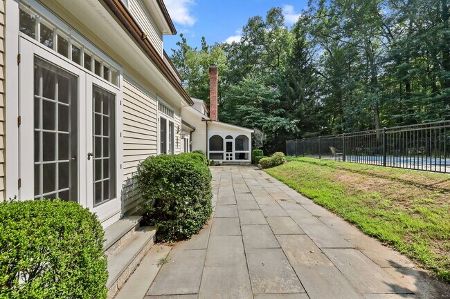 Building Photo - 134 Valley Rd