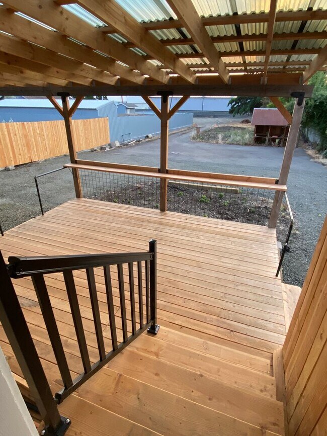 Building Photo - Remodeled Roseburg 4 bedroom home