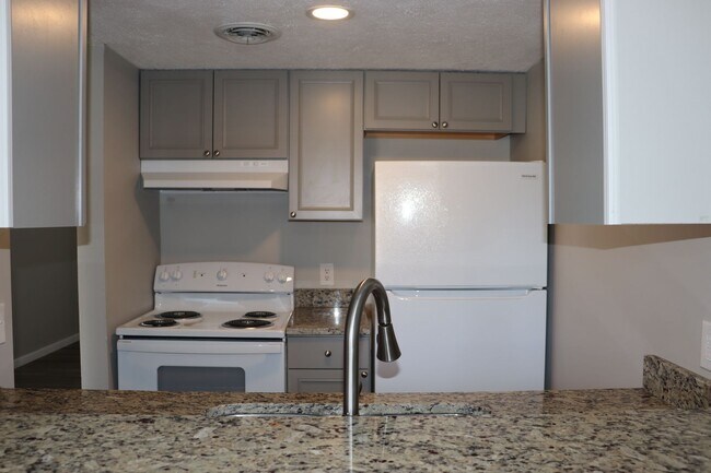 Building Photo - 731 Old Liberty Rd