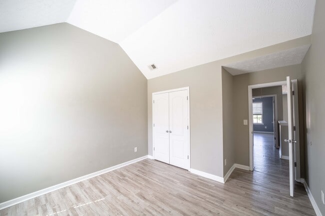 Building Photo - 26 Apache Trail
