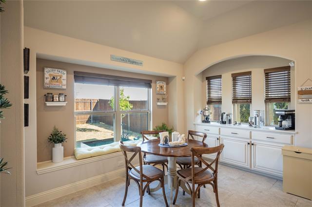 Building Photo - 9013 Athens Dr