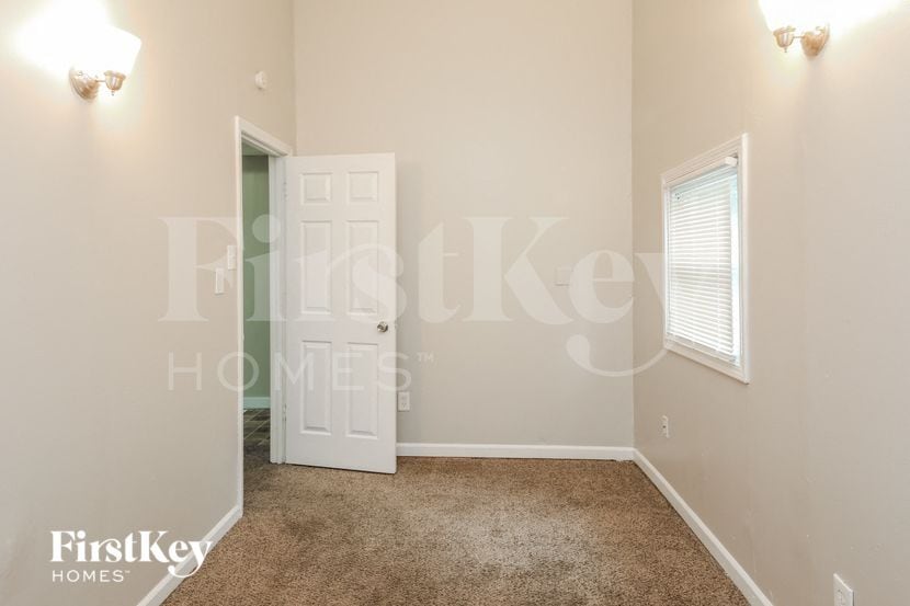 Building Photo - 2448 Norton Ave