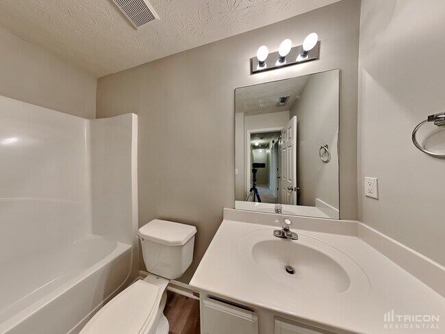 Building Photo - 100 Plumeria St
