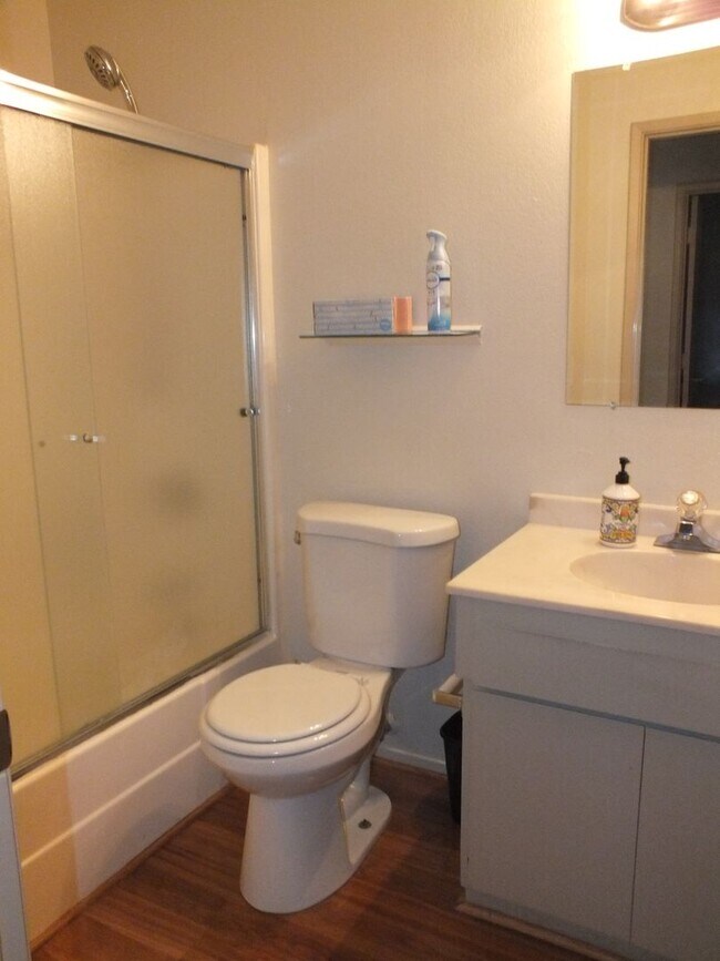 Building Photo - Rescue 2/2 1050 sf home with garage and yard!