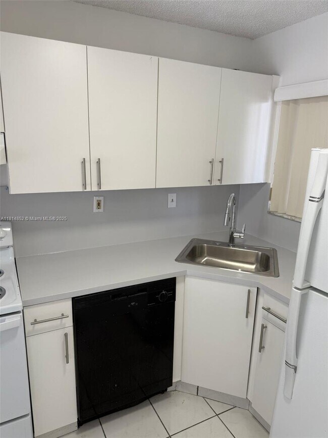 Building Photo - 2680 W 76th St