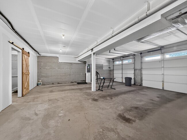 Building Photo - 15249 NE Woodland Pl