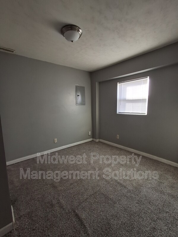 Building Photo - 1707 W 12th St