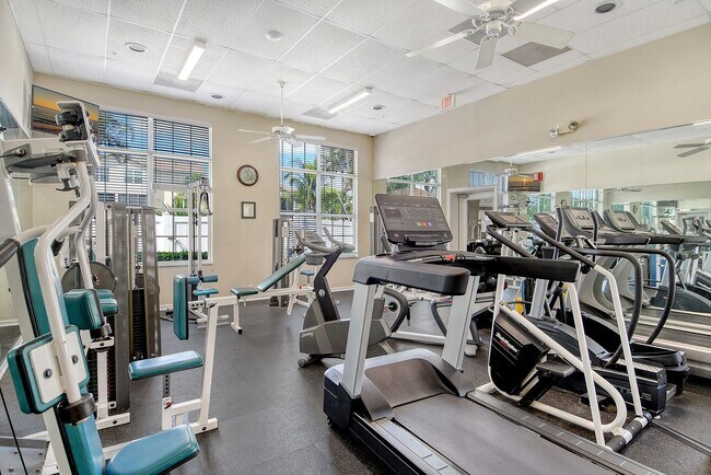 Building Photo - Spacious 3 bedroom, 2 bath condo with a lake view in Palmer Ranch