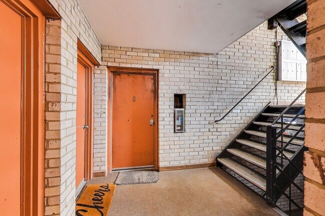 Building Photo - 2BD/1BA in Bethesda Park - Feeds to WJ HS - Great location - Close to Walter Reed & METRO