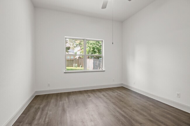 Building Photo - 71 Black Swan Pl