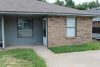 Building Photo - 2 Free Weeks of Rent!!!!